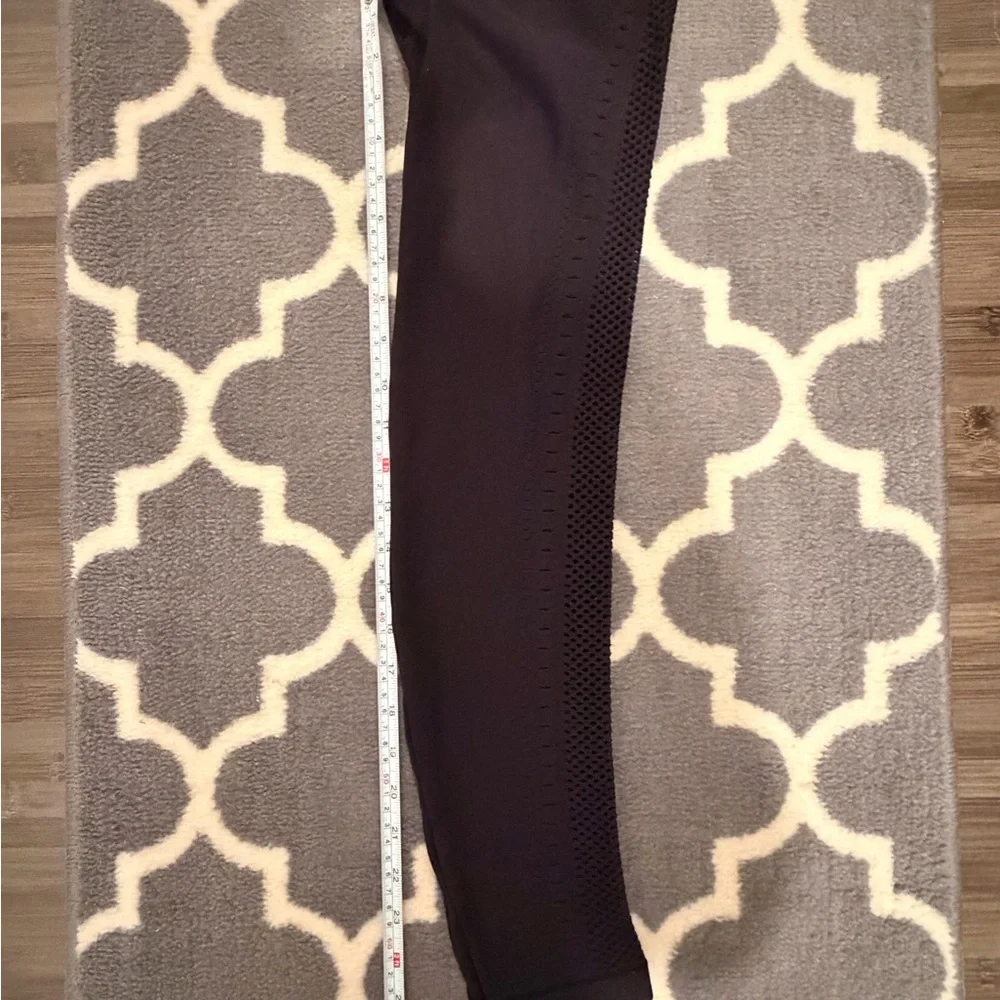 ALO Yoga Black Seamless High Waist Open Air Leggings 7/8 with Cut Out Detail